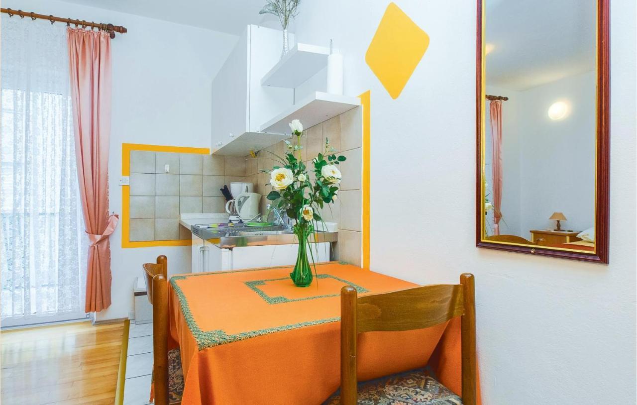 Lovely Apartment In Omis With Kitchenette エクステリア 写真