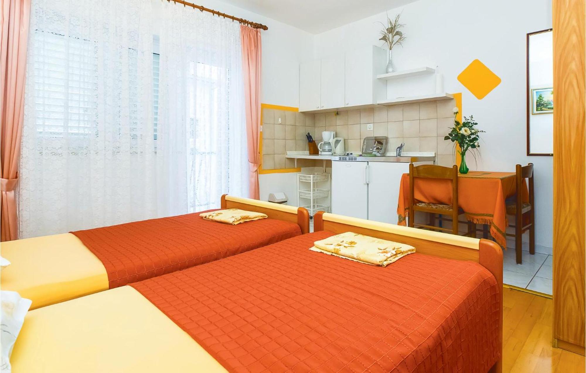 Lovely Apartment In Omis With Kitchenette エクステリア 写真